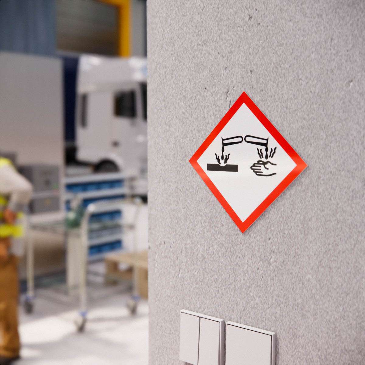 Skylt - Frätande - Nosico