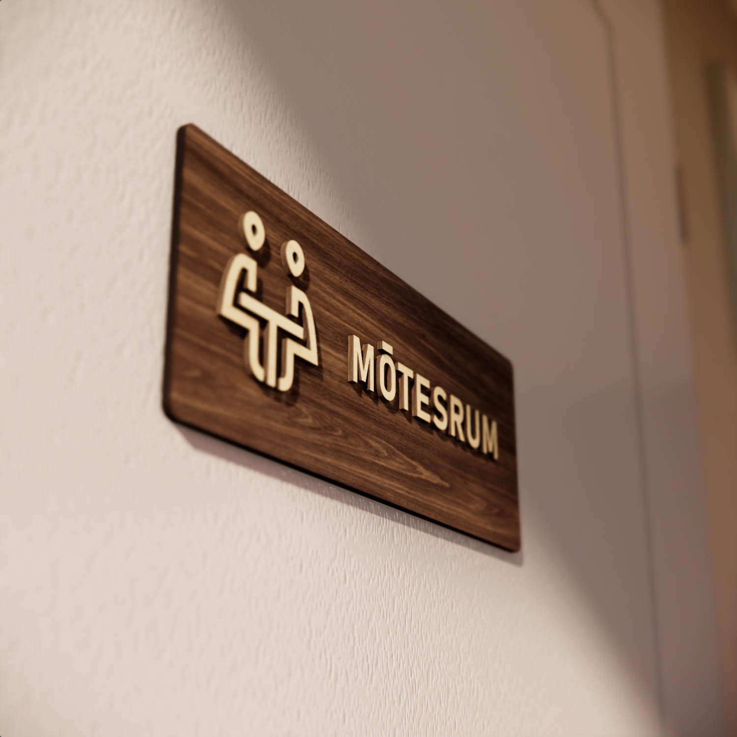 Skylt – Mötesrum – Valnöt & Lindträ – WOOD - Nosico