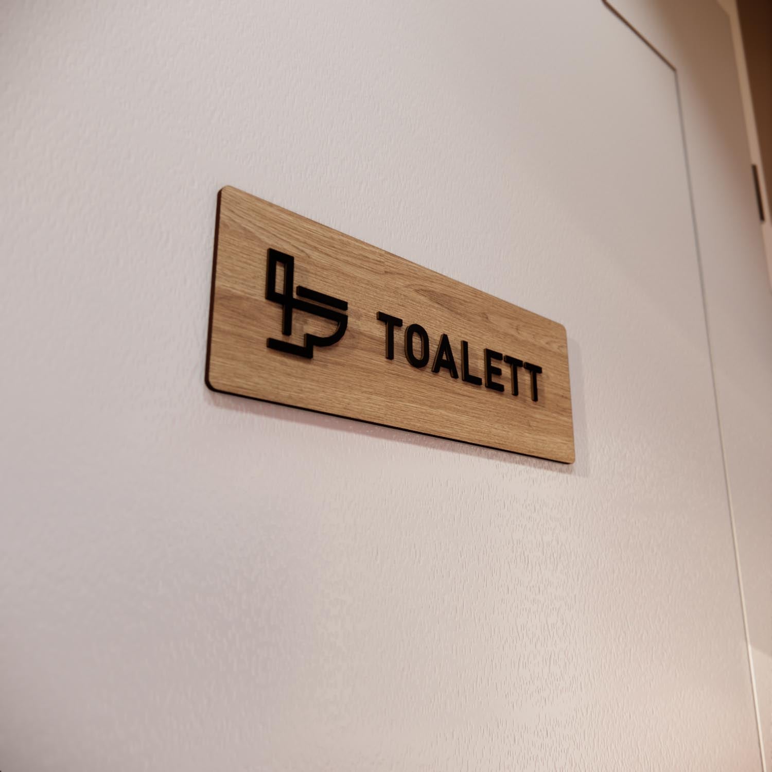 Skylt – Toalett – Ek & Svart – WOOD - Nosico