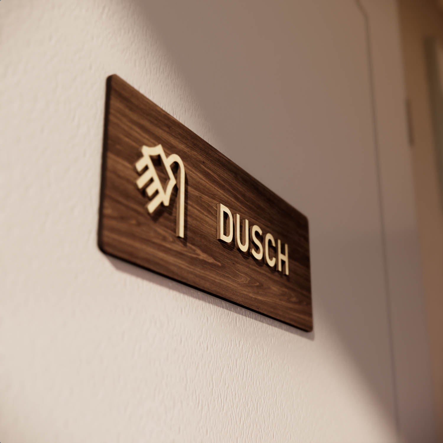 Skylt – Dusch – Valnöt & Lindträ – WOOD - Nosico