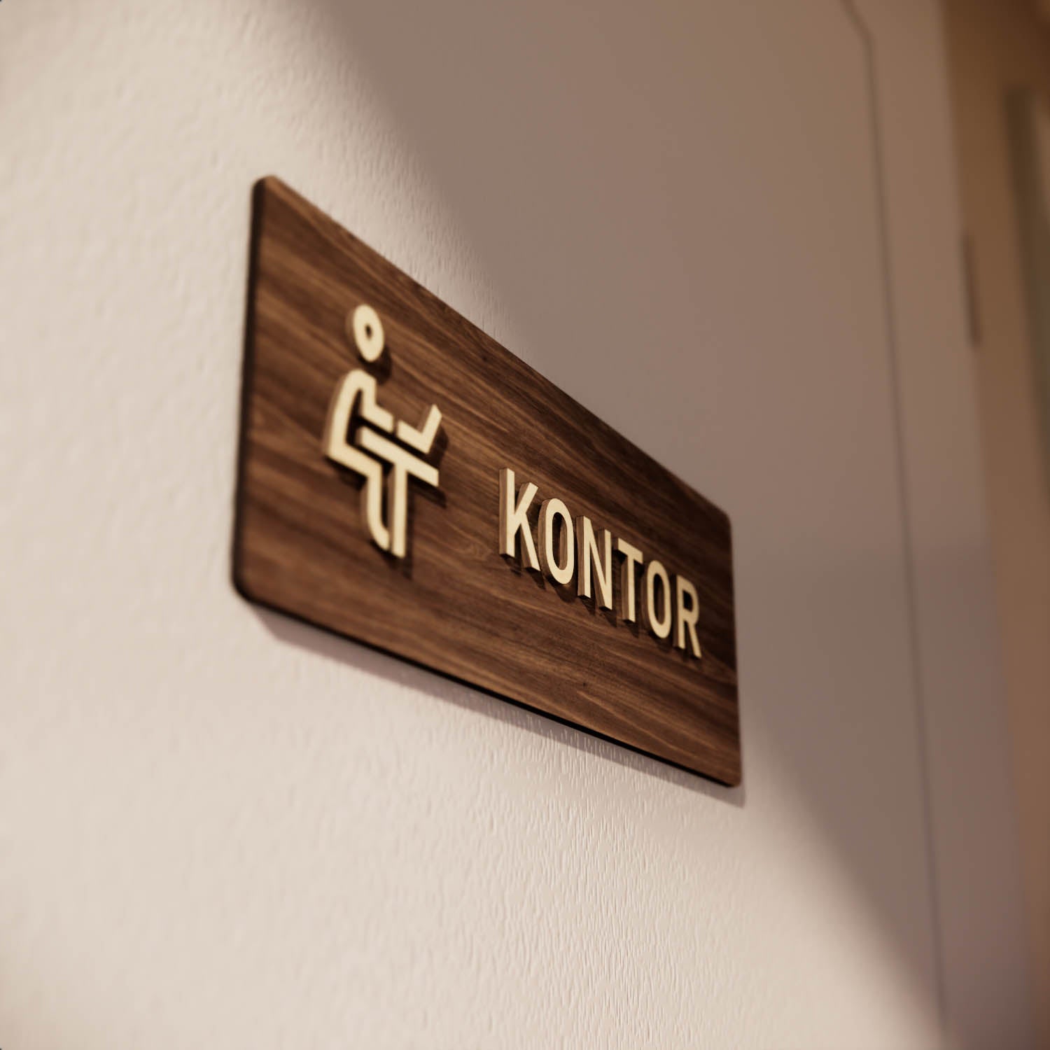 Skylt – Kontor – Valnöt & Lindträ – WOOD - Nosico